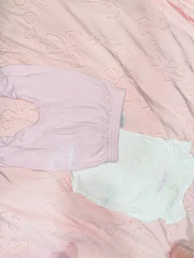 Conjunto de bebé Adidas rosa y blanco 6M - miniatura 1