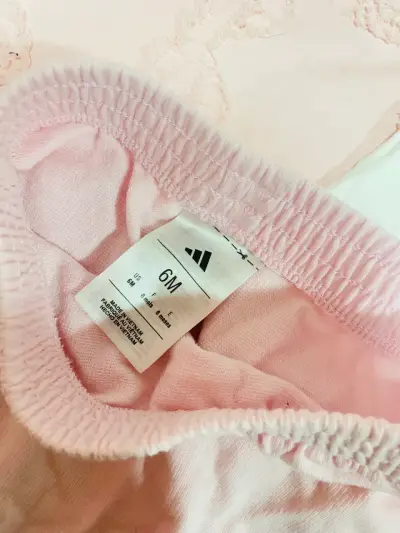 Conjunto de bebé Adidas rosa y blanco 6M - miniatura 2