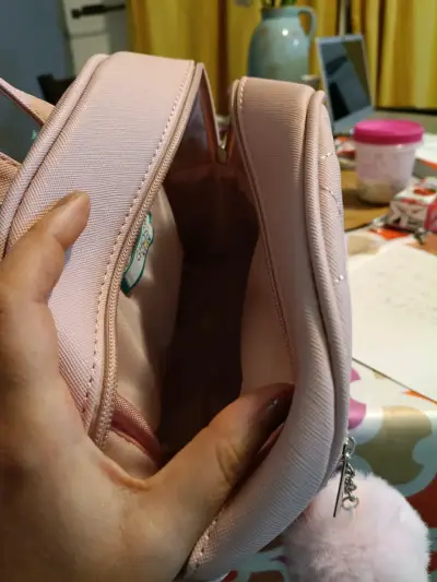 Mochila pequeña rosa con pompón decorativo - miniatura 2