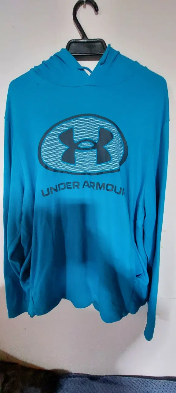 Polerón azul Under Armour con capucha - 1