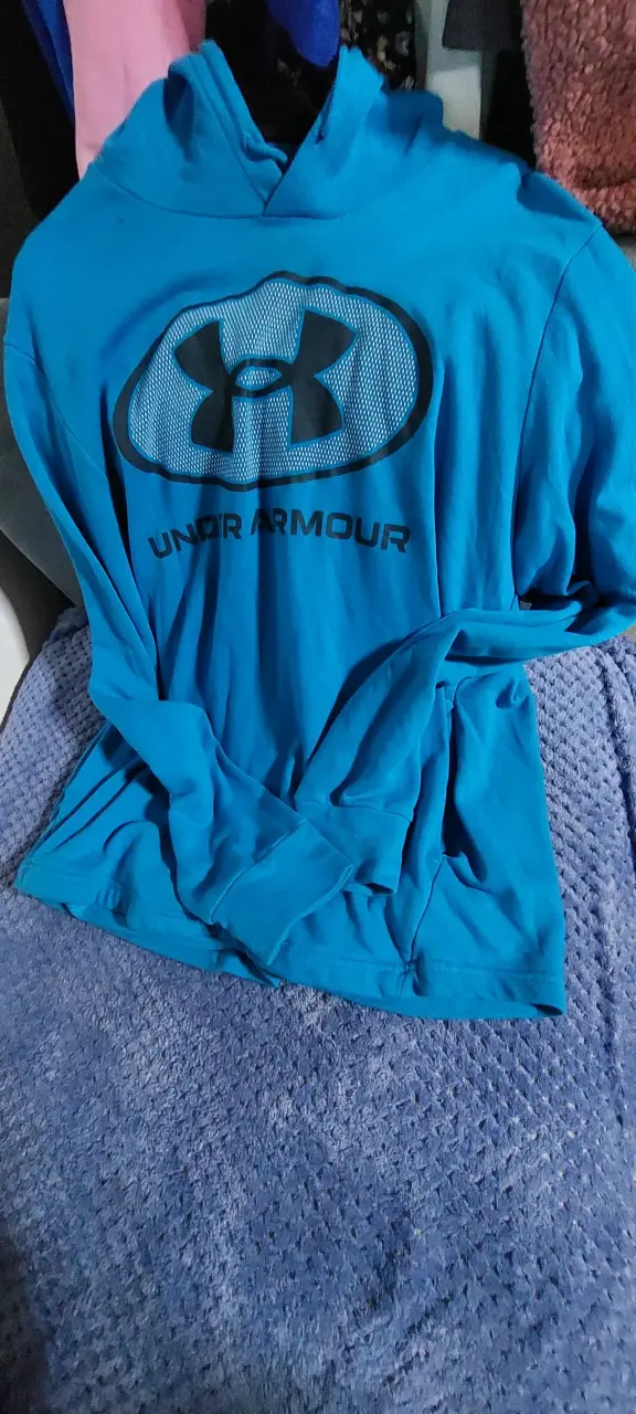 Polerón azul Under Armour con capucha - 3