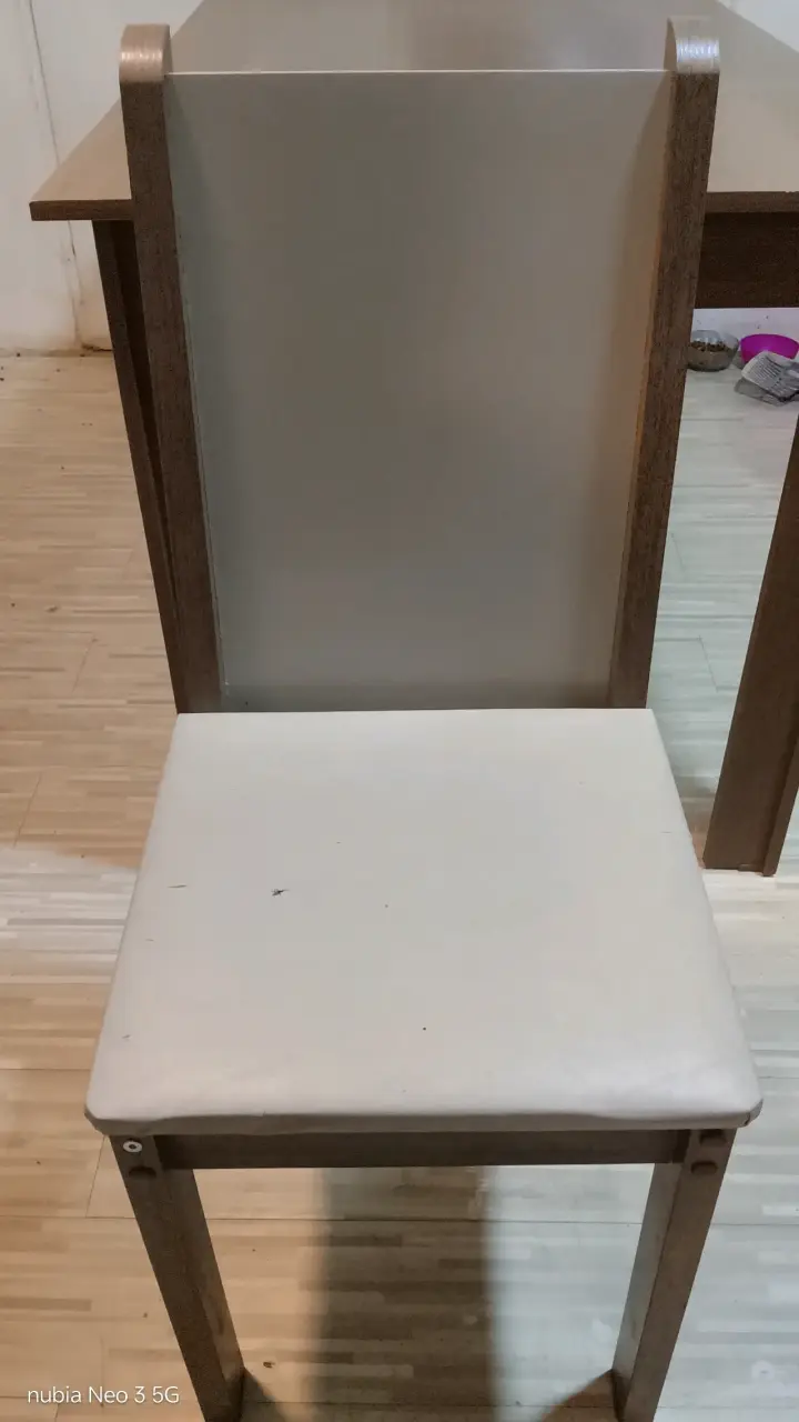 Comedor de Madera con 6 Sillas - 4