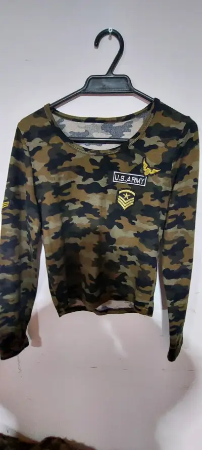 Polera camuflada U.S. Army para mujer - miniatura 1