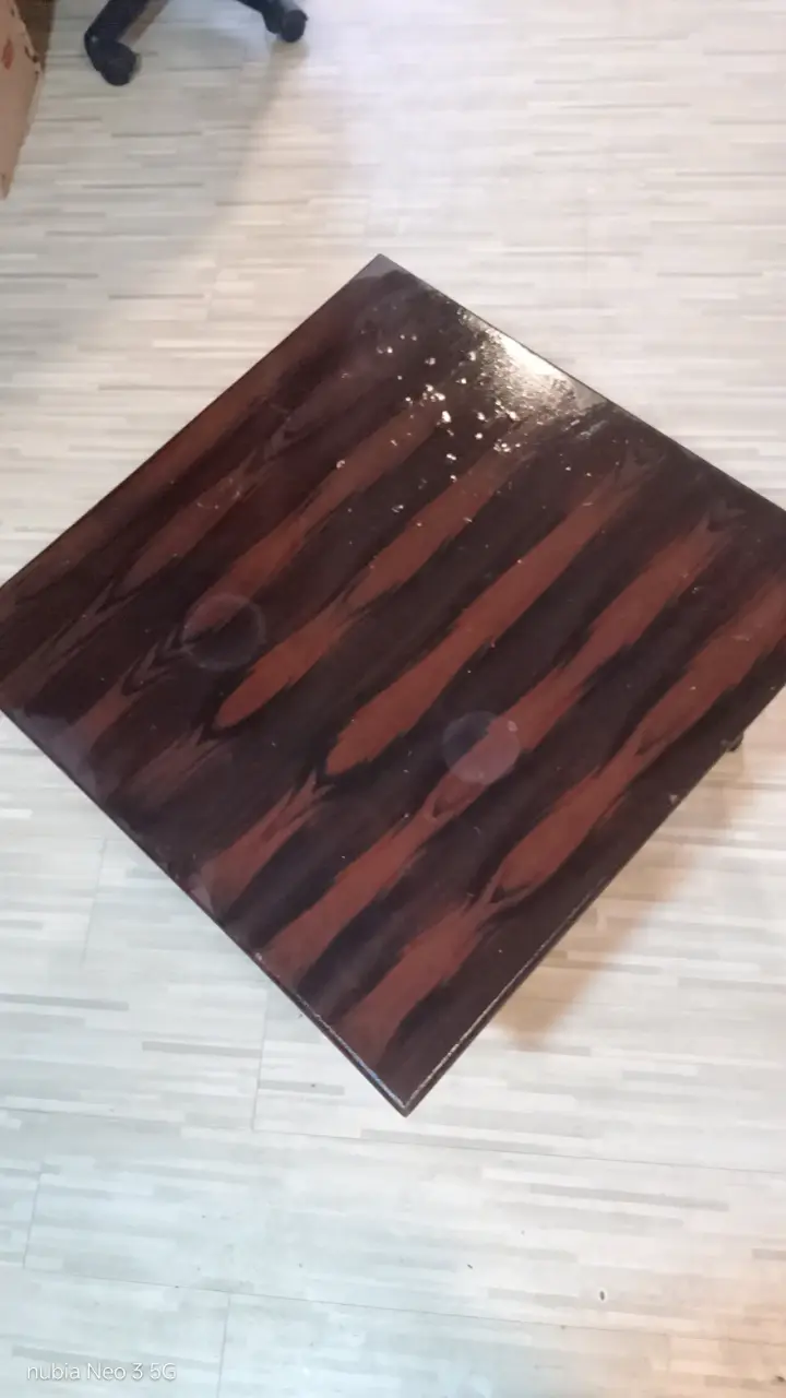 Mesa de Centro de Madera Oscura - 1