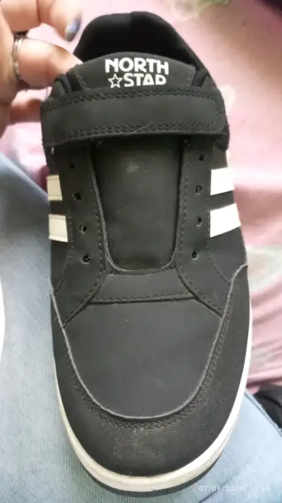 Zapatillas negras North Star con velcro - miniatura 1