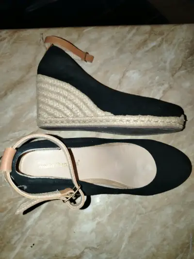 Zapatos de cuña negros con correa hush puppies - miniatura 1