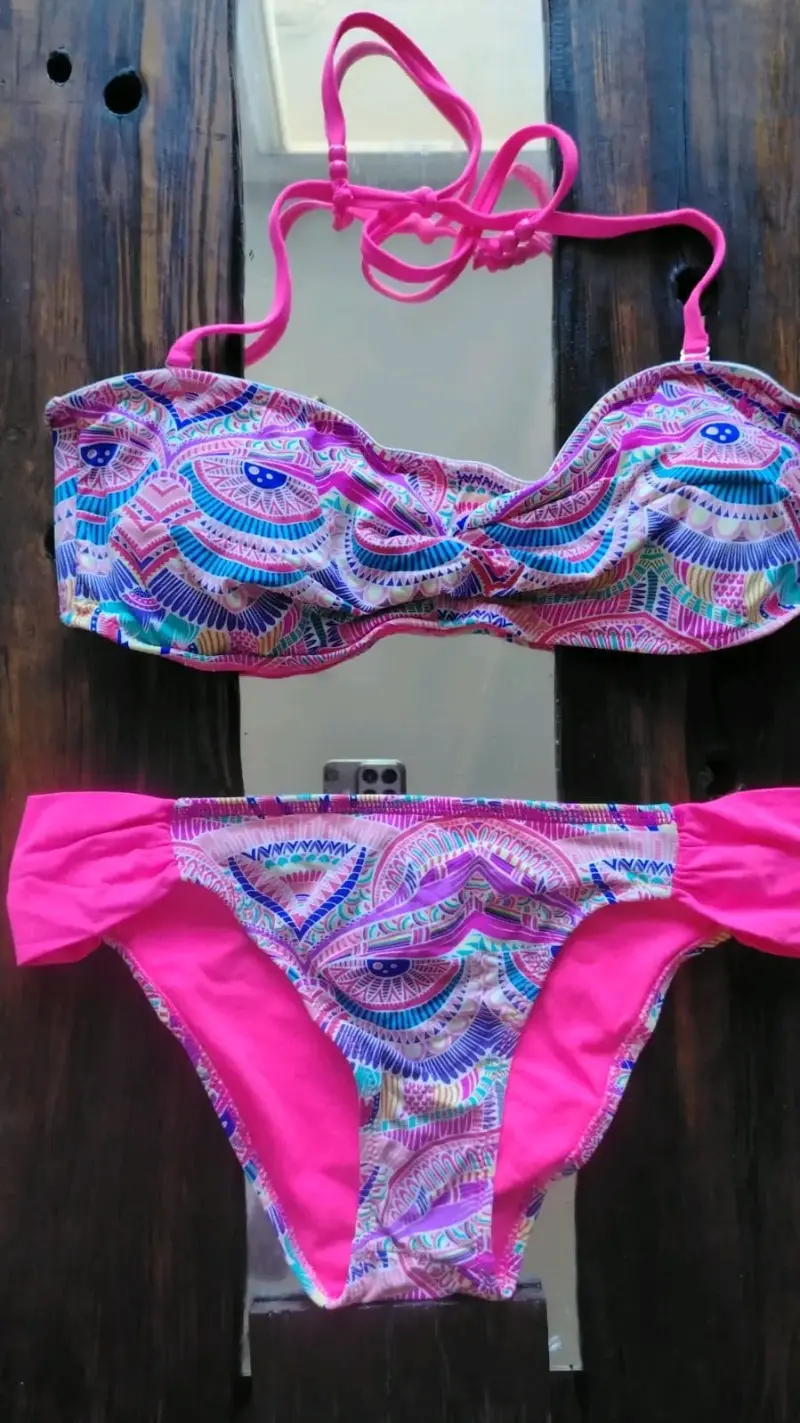 Bikini estampado colorido para mujer