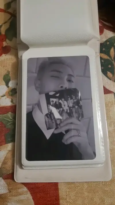 Tarjeta fotográfica de colección K-pop - miniatura 2