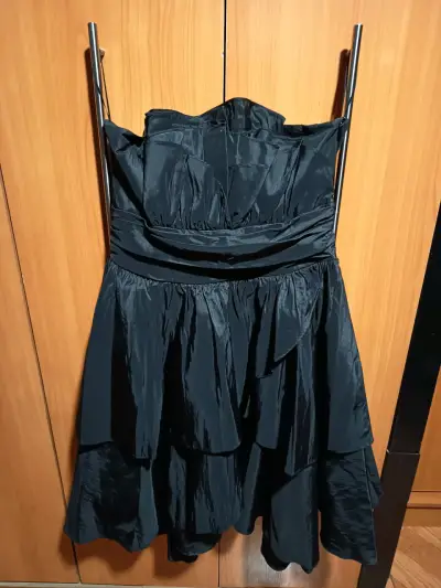 Vestido de fiesta negro elegante - miniatura 1