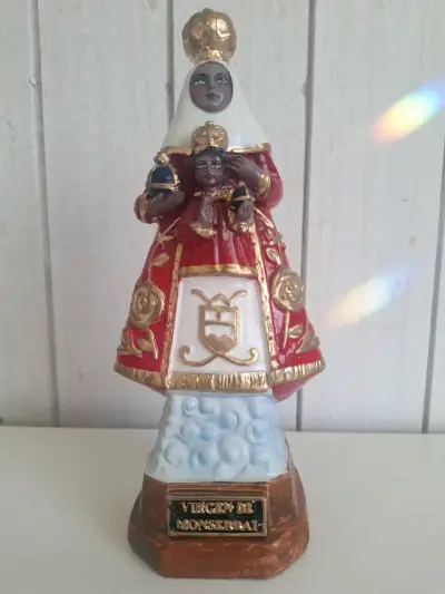 Figura de la Virgen de Montserrat en yeso 23 cm - miniatura 1