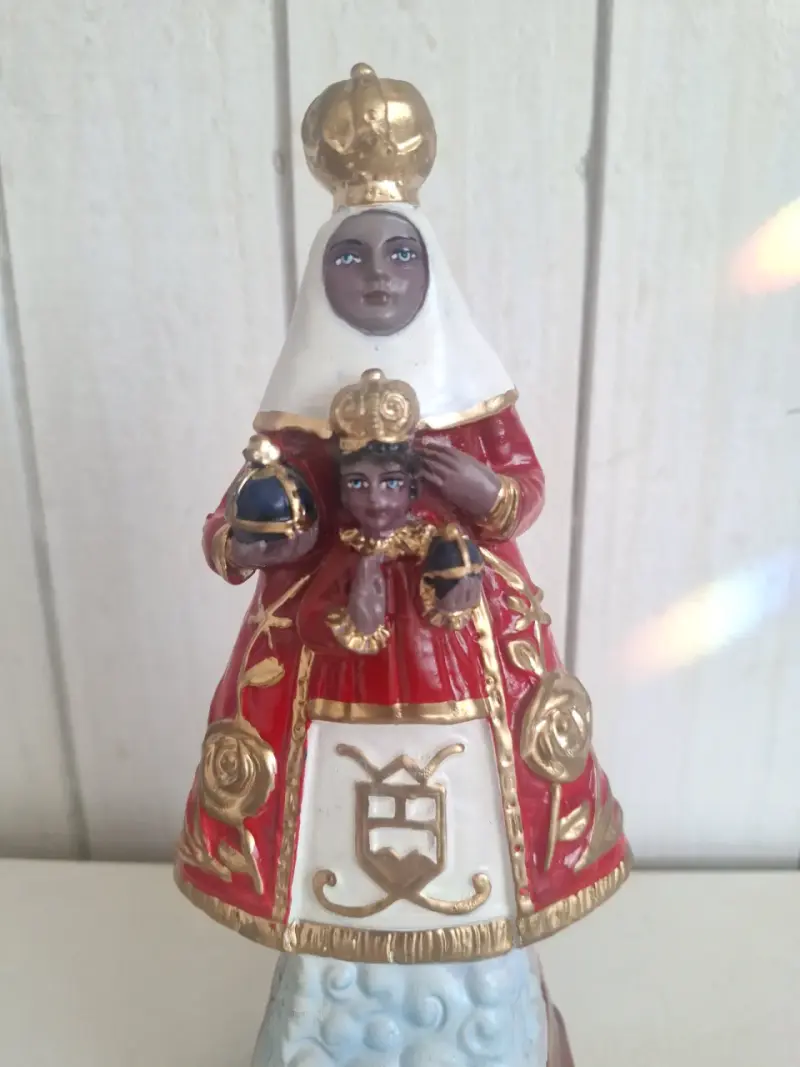 Figura de la Virgen de Montserrat en yeso 23 cm - 2