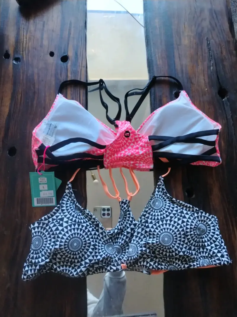 Conjunto de bikinis estampados talla L