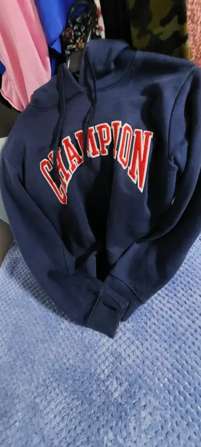 Polerón con capucha Champion azul marino - miniatura 3