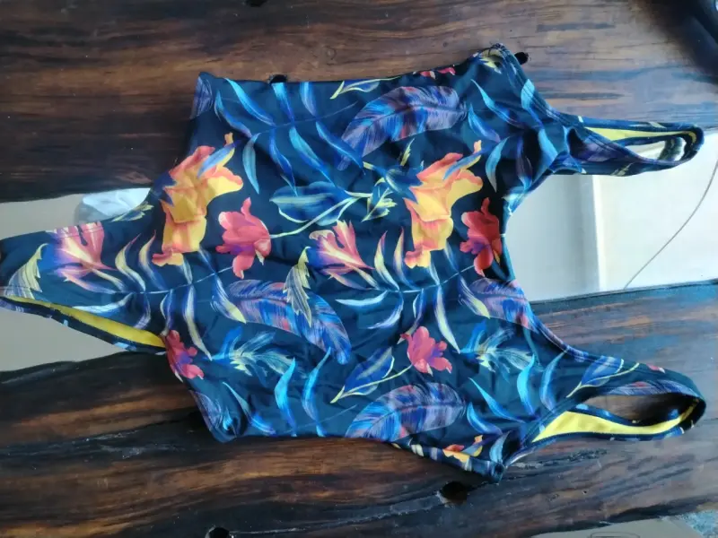Traje de baño entero floral para mujer