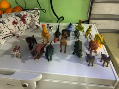 lote de Figuras de Animales y Dinosaurio  Plástic - miniatura 1