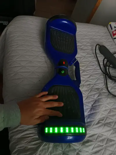Hoverboard eléctrico azul con luces LED - miniatura 2