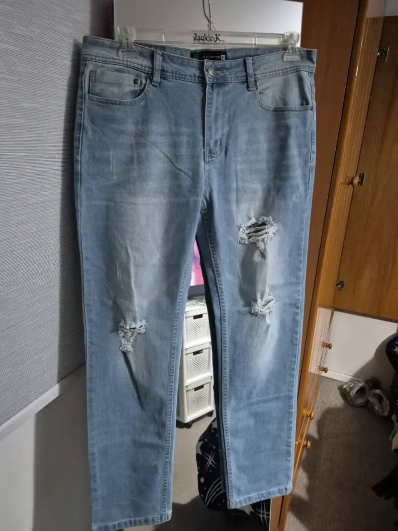 Jeans de mezclilla azul con roturas para hombre - 1