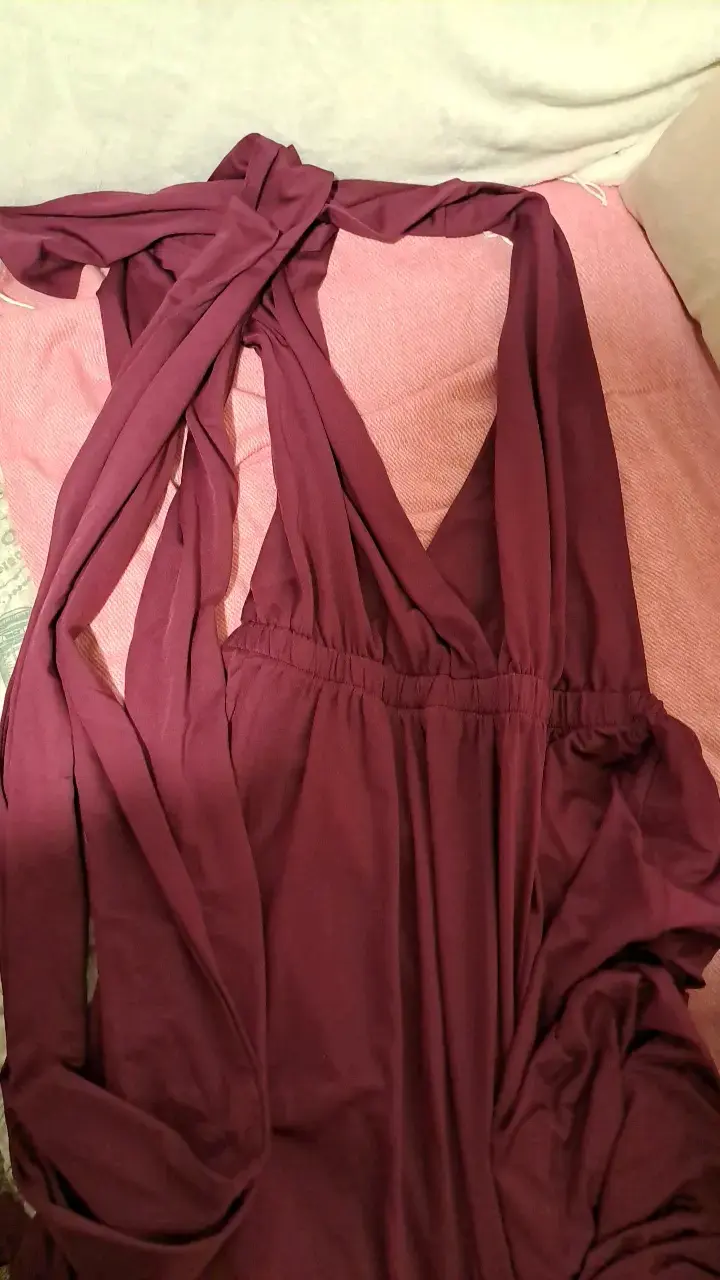 Vestido largo burdeos con escote en V - 4