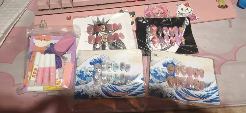 Set de uñas postizas decorativas con accesorios