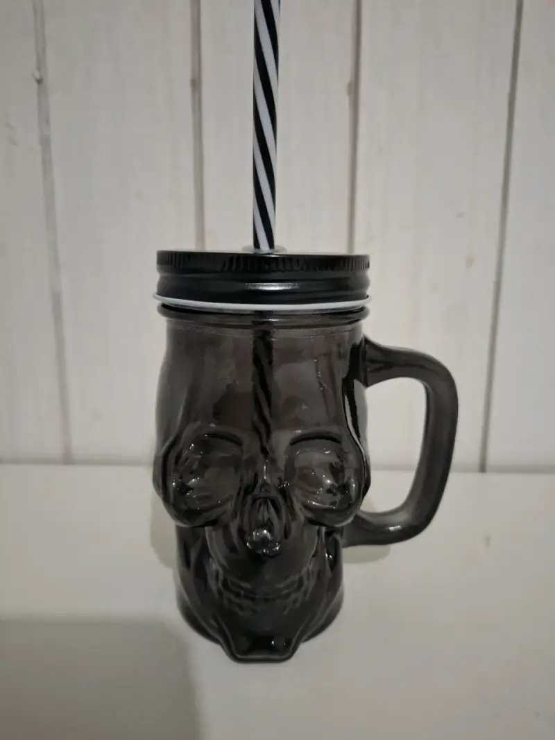 Vaso de vidrio con tapa y bombilla calavera - 2