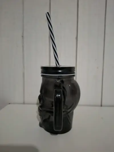 Vaso de vidrio con tapa y bombilla calavera - miniatura 3