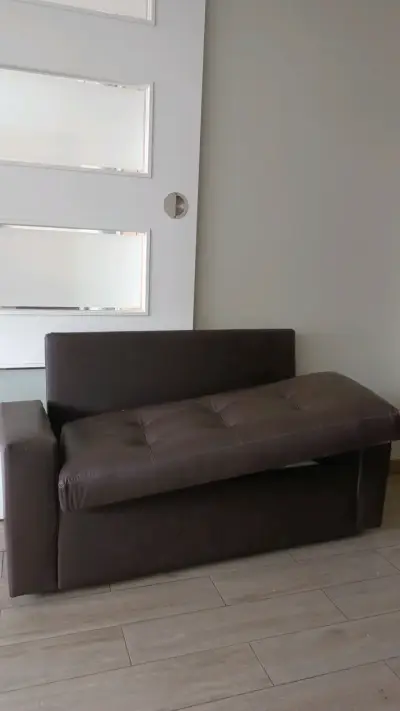 Sofá cama de cuero sintético marrón - miniatura 1