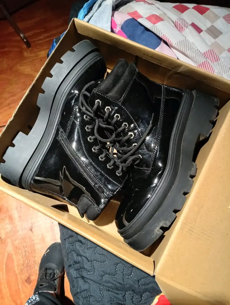 Botas negras de charol con plataforma - 1