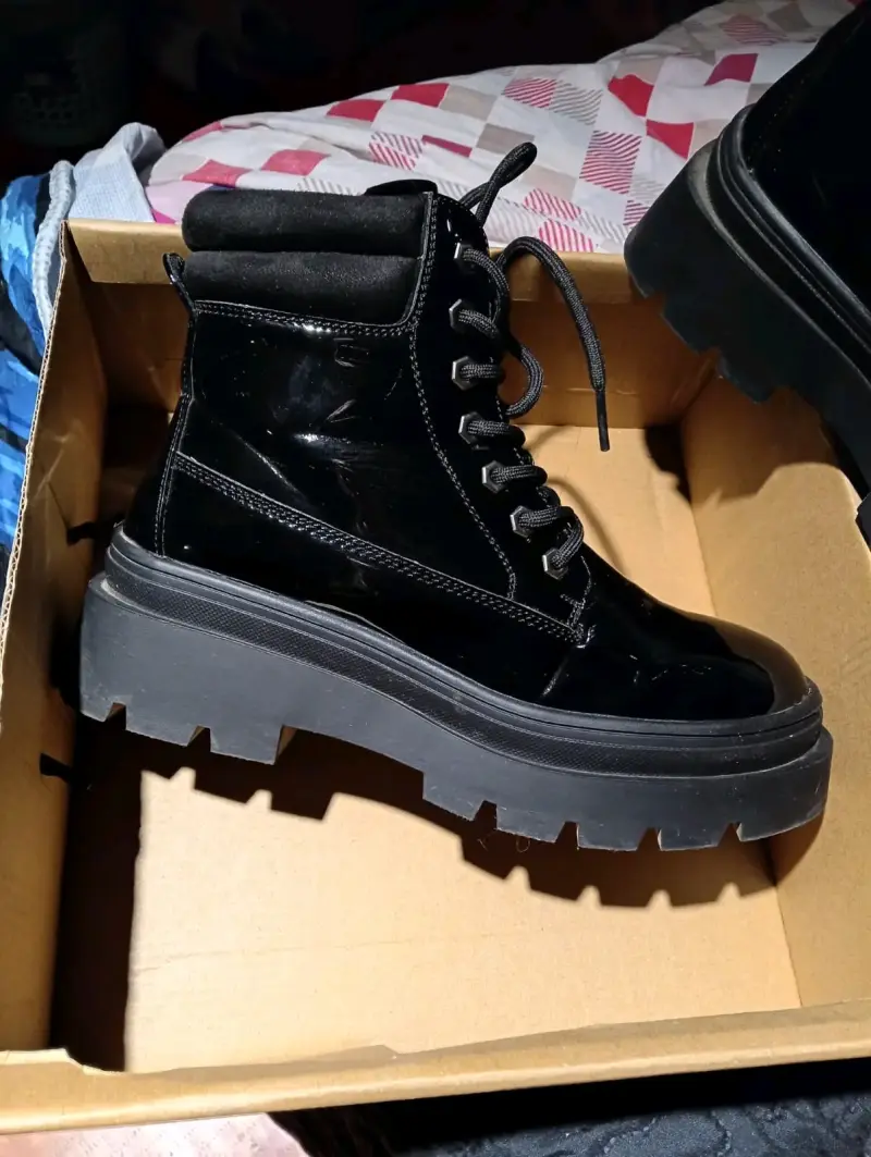 Botas negras de charol con plataforma - 2