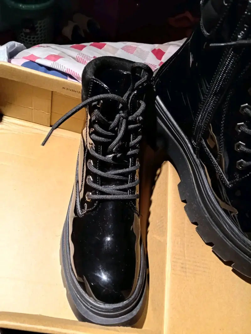 Botas negras de charol con plataforma - 5