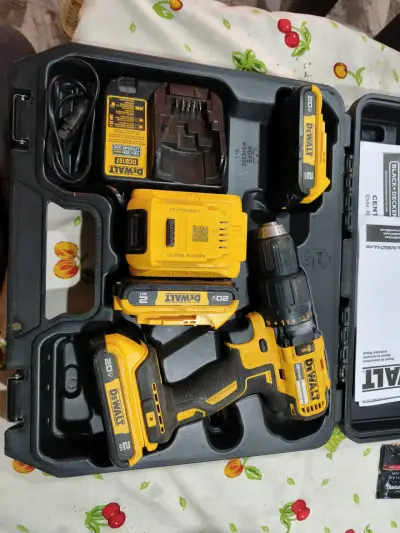 Taladro Inalámbrico DeWalt 20V con Baterías - miniatura 1