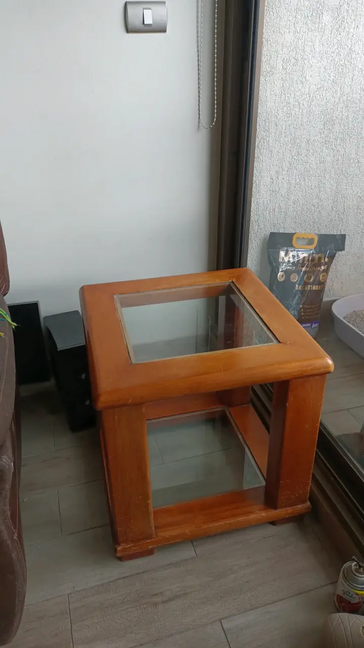 Mesa de centro de madera con vidrio - 1