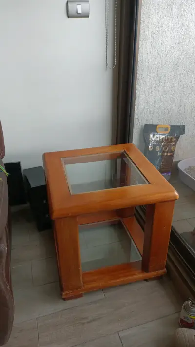 Mesa de centro de madera con vidrio - miniatura 1