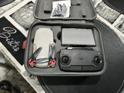 Drone DJI Mini se con control remoto , estuche - miniatura 2