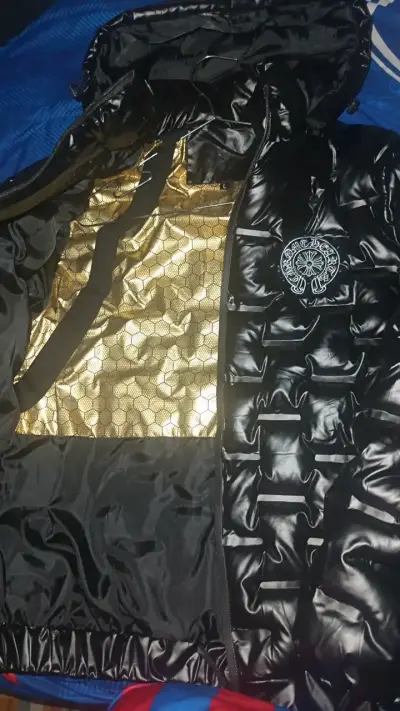 Chaqueta acolchada negra con capucha retirable - miniatura 2