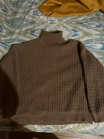 Suéter de lana marrón con cuello alto - miniatura 1
