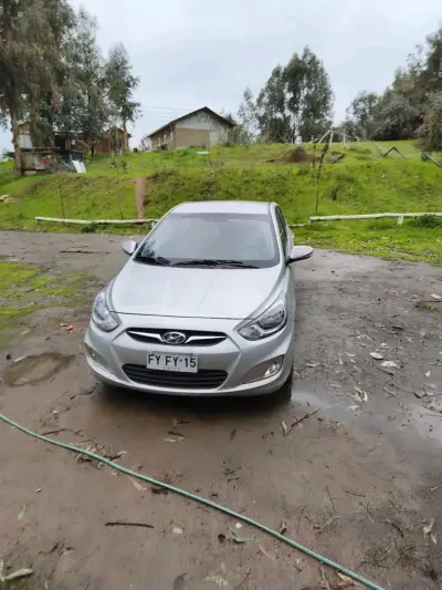 Hyundai Accent Hatchback 2013 en buen estado - miniatura 1