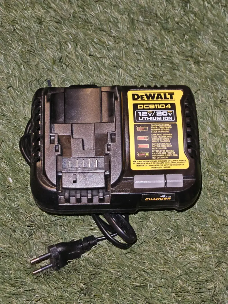 Cargador de Batería DeWalt DCB1104 12V/20V