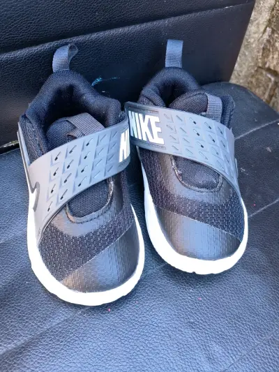 Zapatillas deportivas para niños Nike negras - miniatura 1