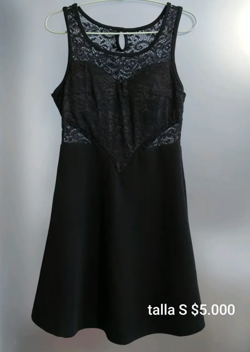 Vestido negro con encaje talla S