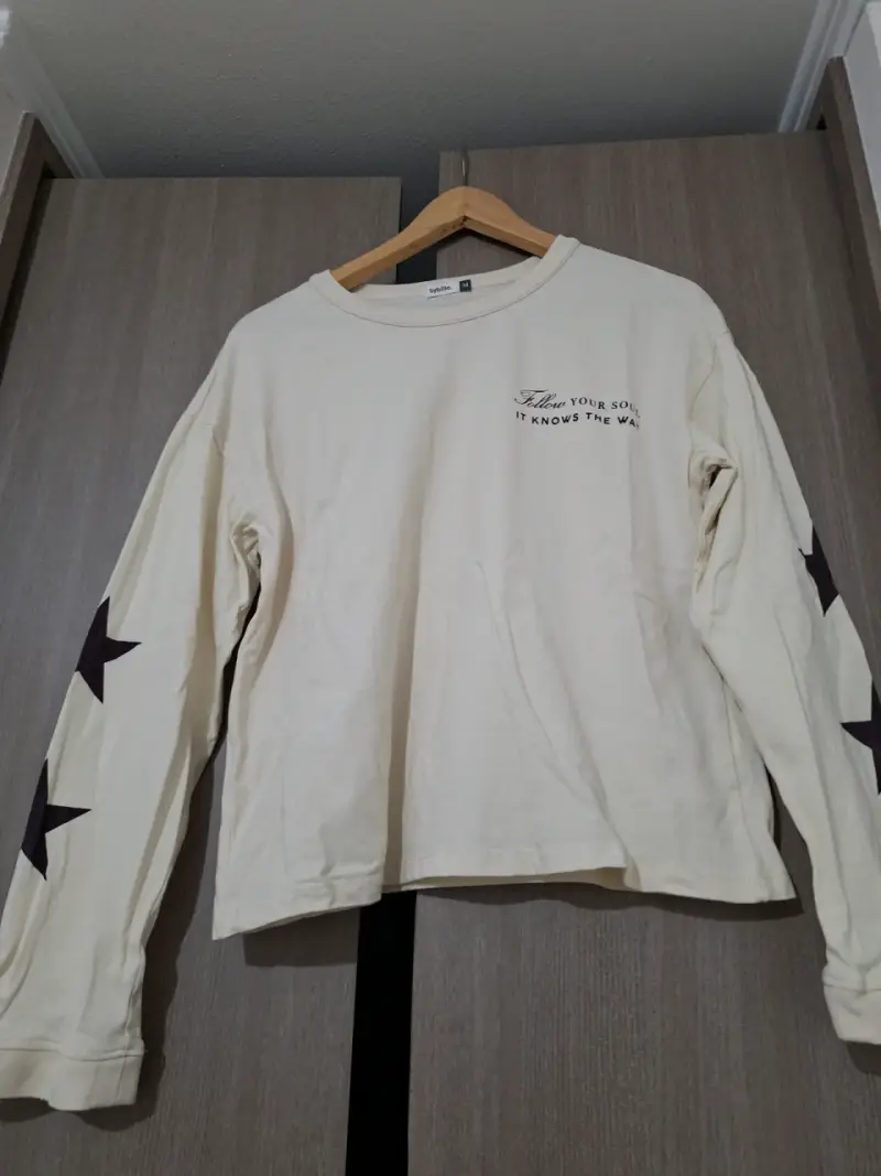 Polera manga larga con estrellas