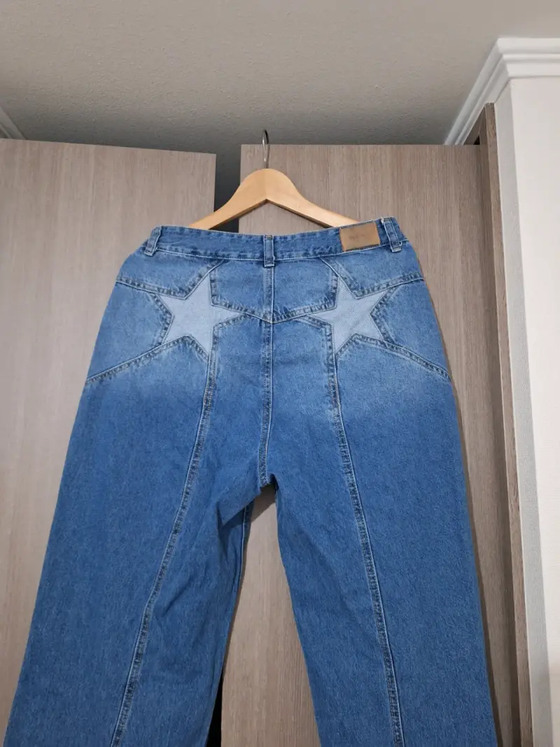 Jeans de mezclilla azul con diseño de estrellas - 3