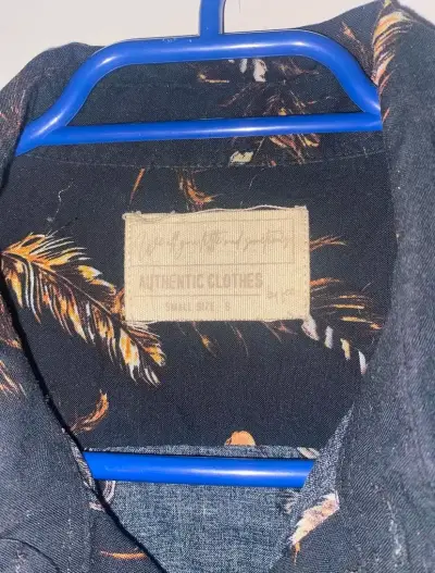 Camisa de hombre con diseño - miniatura 4