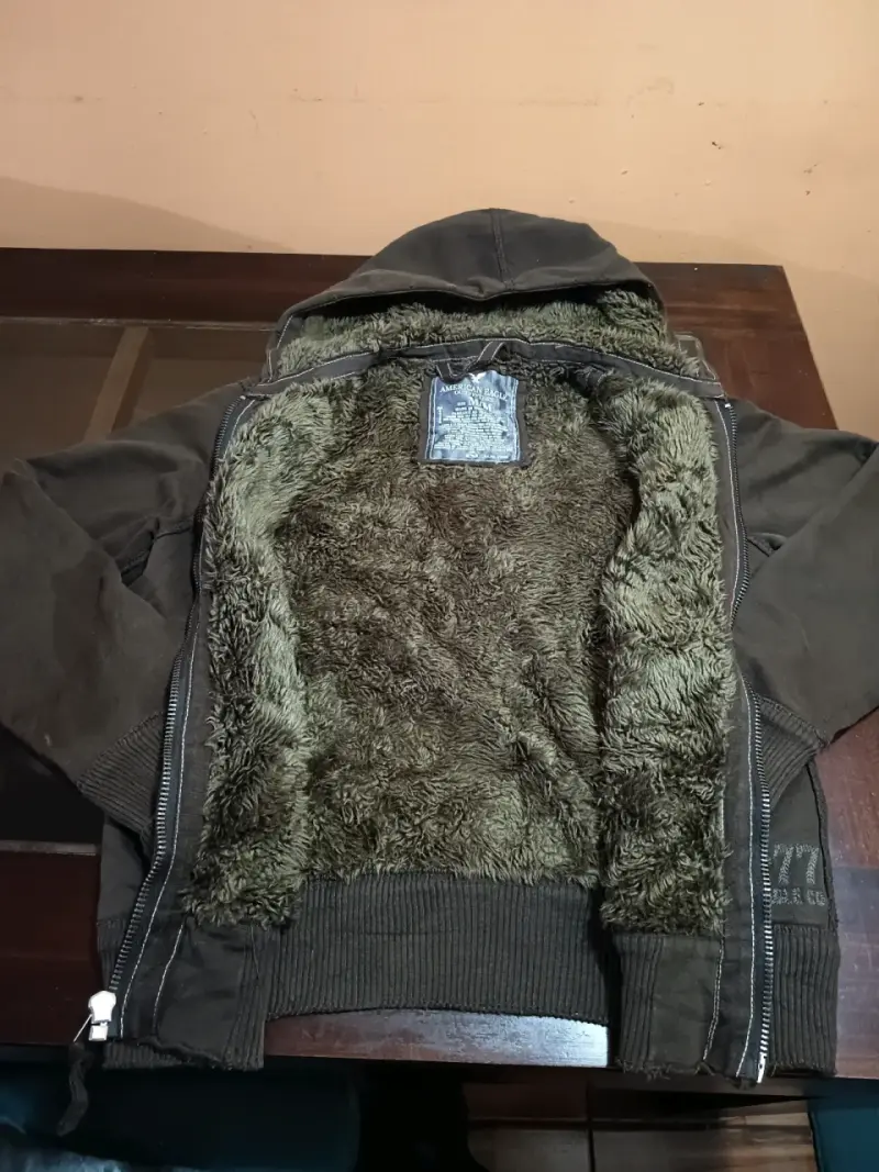 Chaqueta con capucha American Eagle forrada - 2