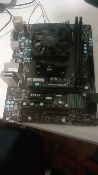 Placa Madre MSI A68HM-E33 V2 con Ventilador - miniatura 1