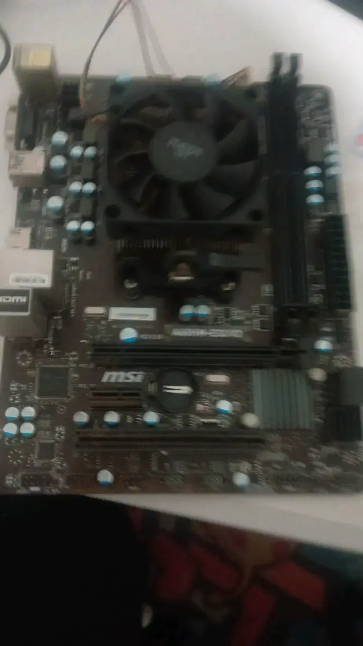 Placa Madre MSI A68HM-E33 V2 con Ventilador - 2