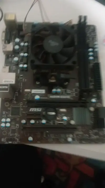 Placa Madre MSI A68HM-E33 V2 con Ventilador - miniatura 2