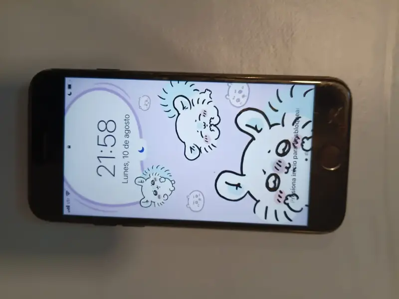 iPhone 7 con funda - 1