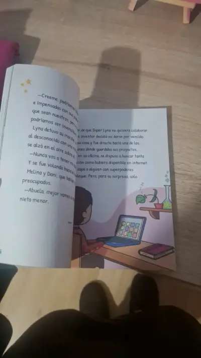 Libro 'Una Familia Anormal y La Capa Superpoderosa' de Lyna Vallejos - miniatura 2