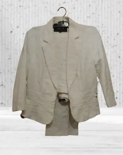 Conjunto blazer T46 y pantalón T42 blanco textura - miniatura 1