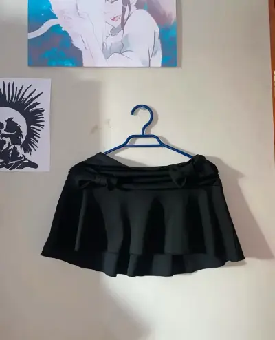 Falda corta negra con lazos - miniatura 1